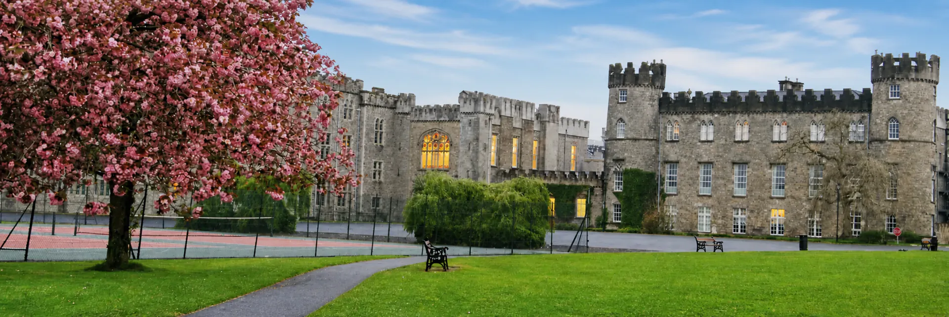 Colegio histórico con jardines en Irlanda